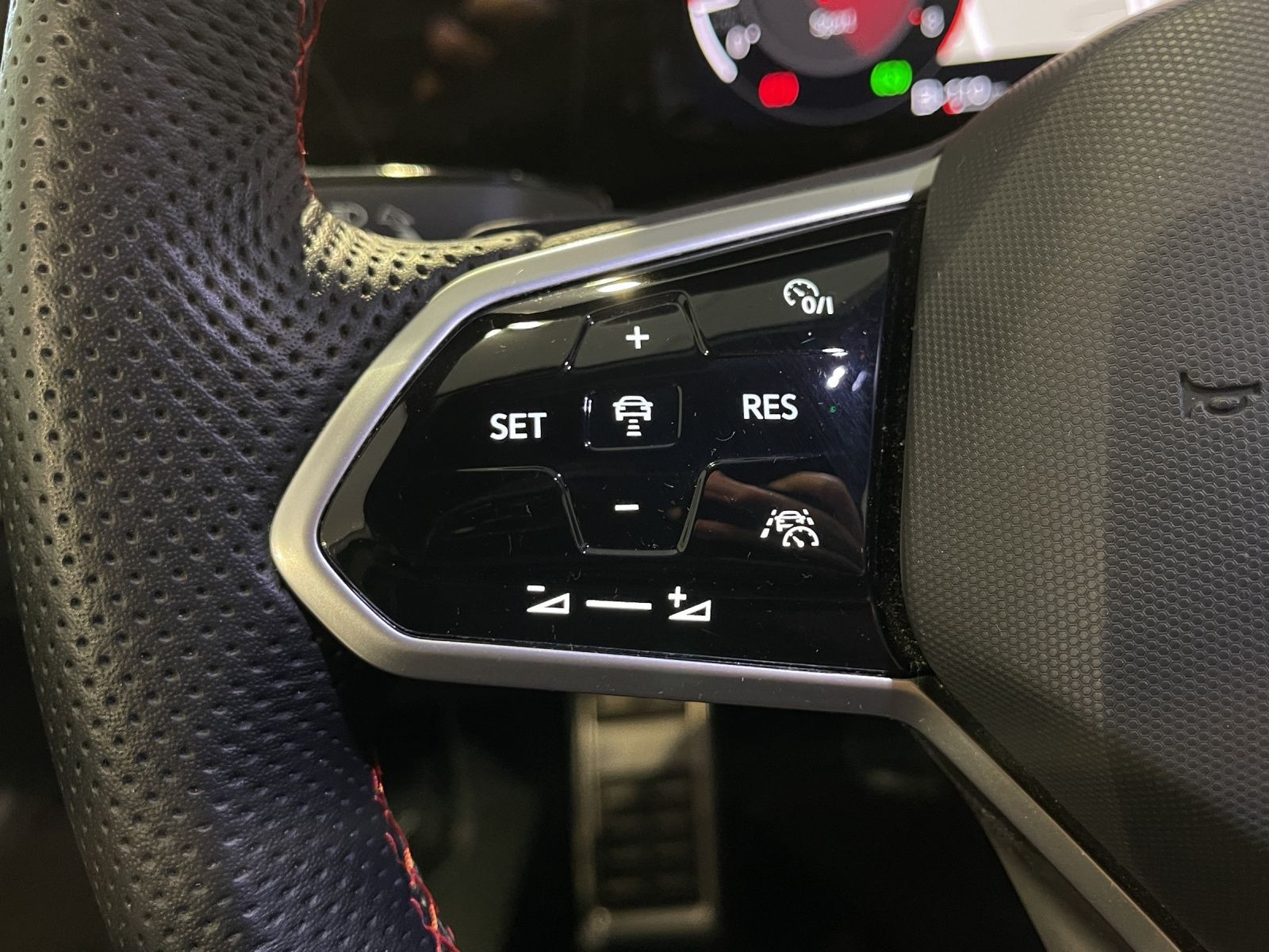 Volkswagen - Golf GTI_26