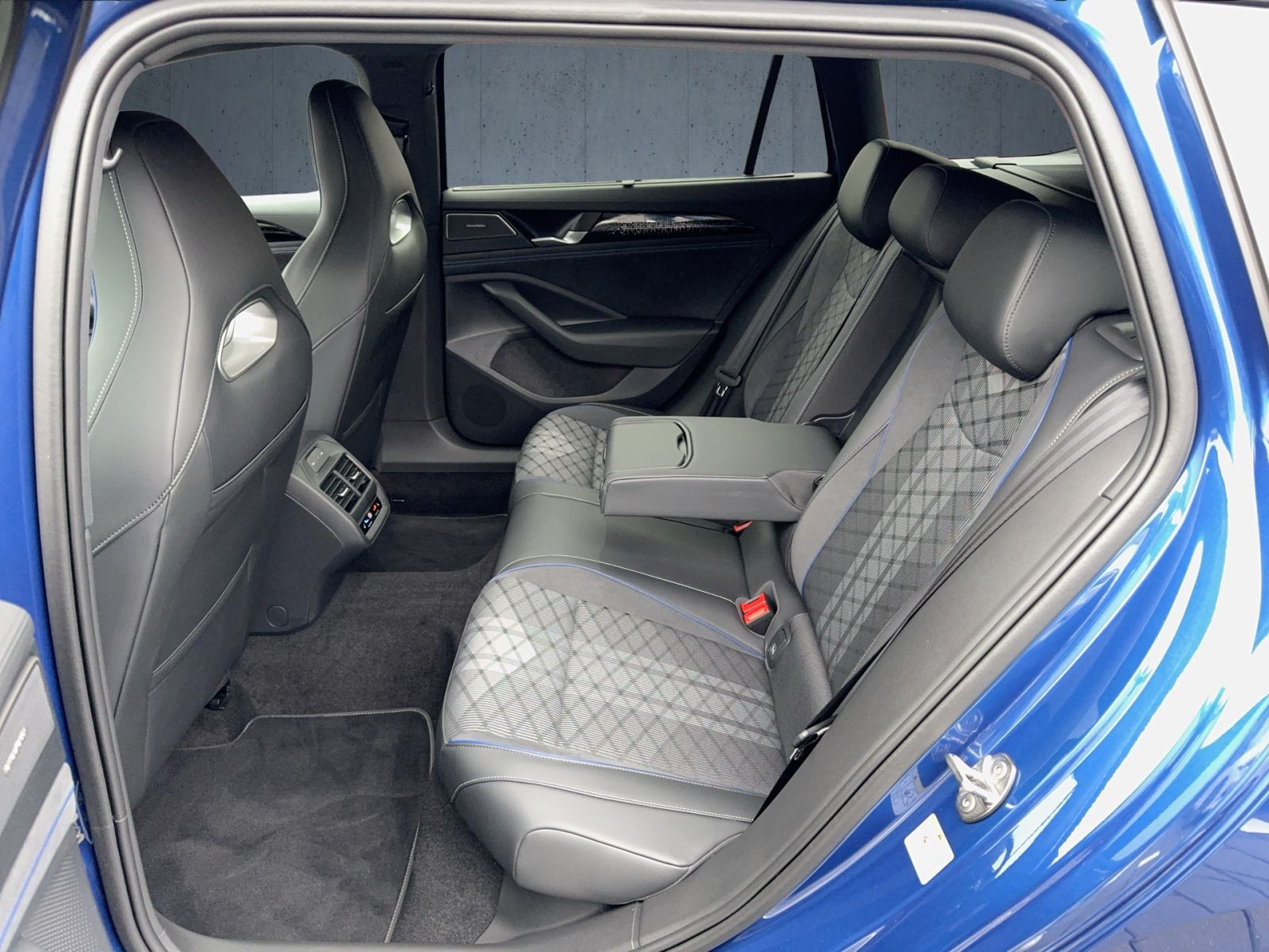 Volkswagen - Passat Variant_12