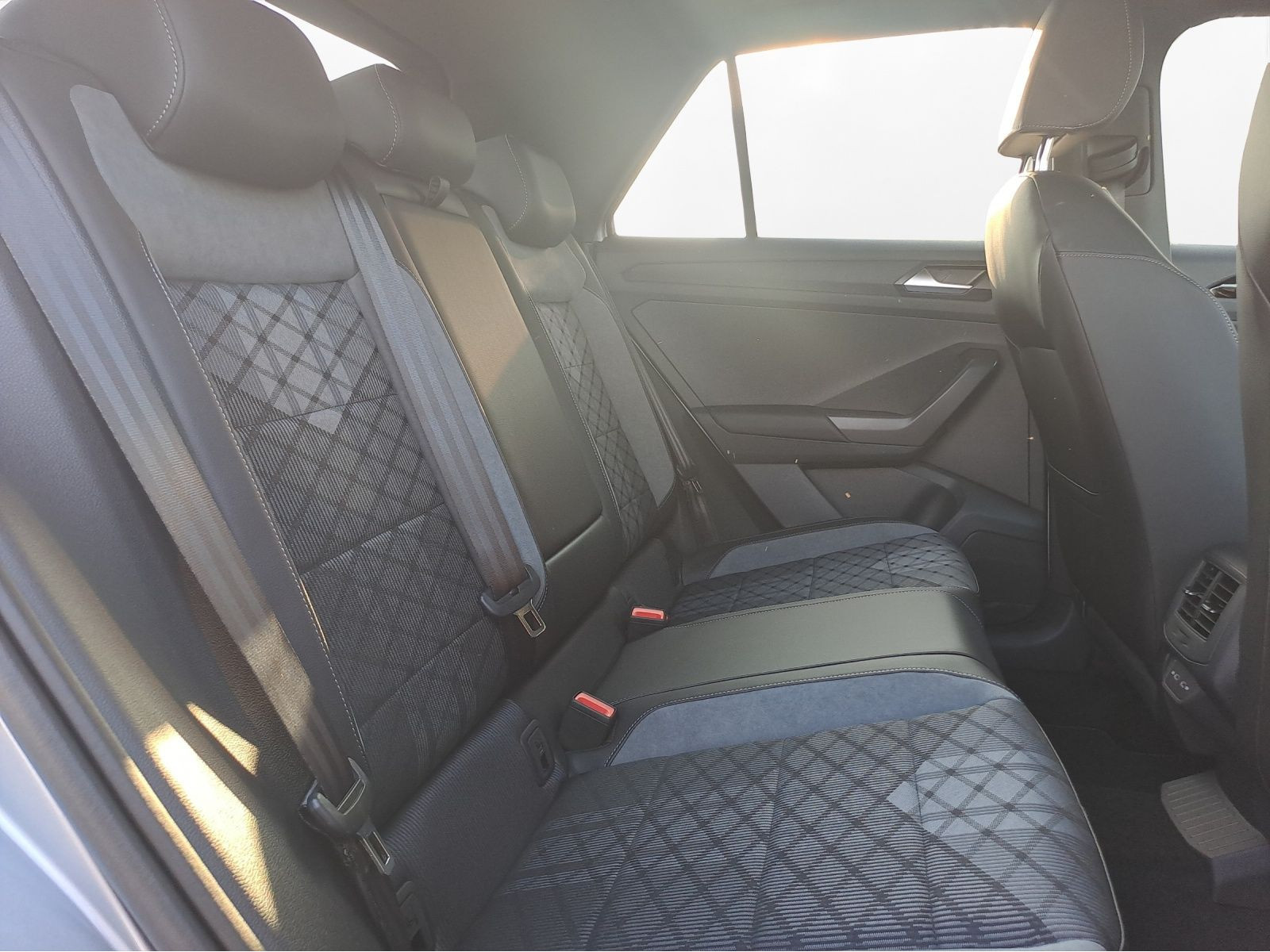 Volkswagen - T-Roc_14