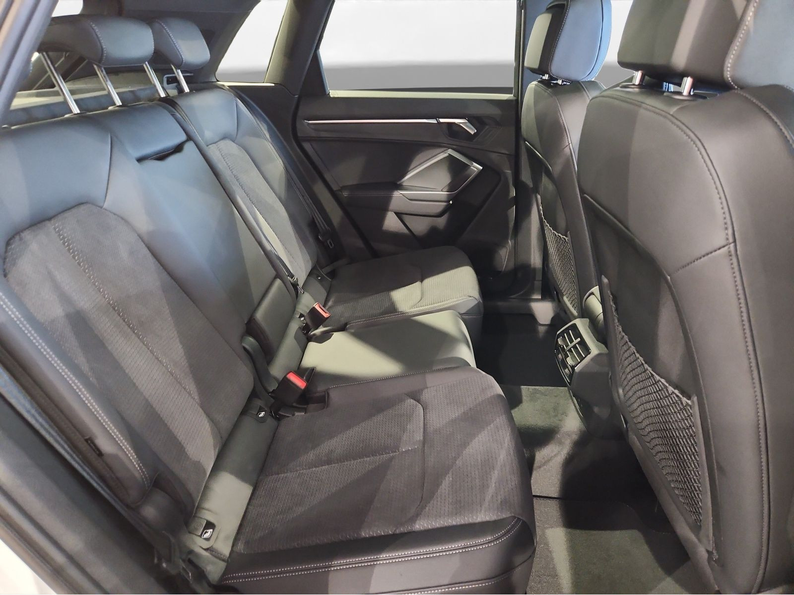 Audi - Q3_19