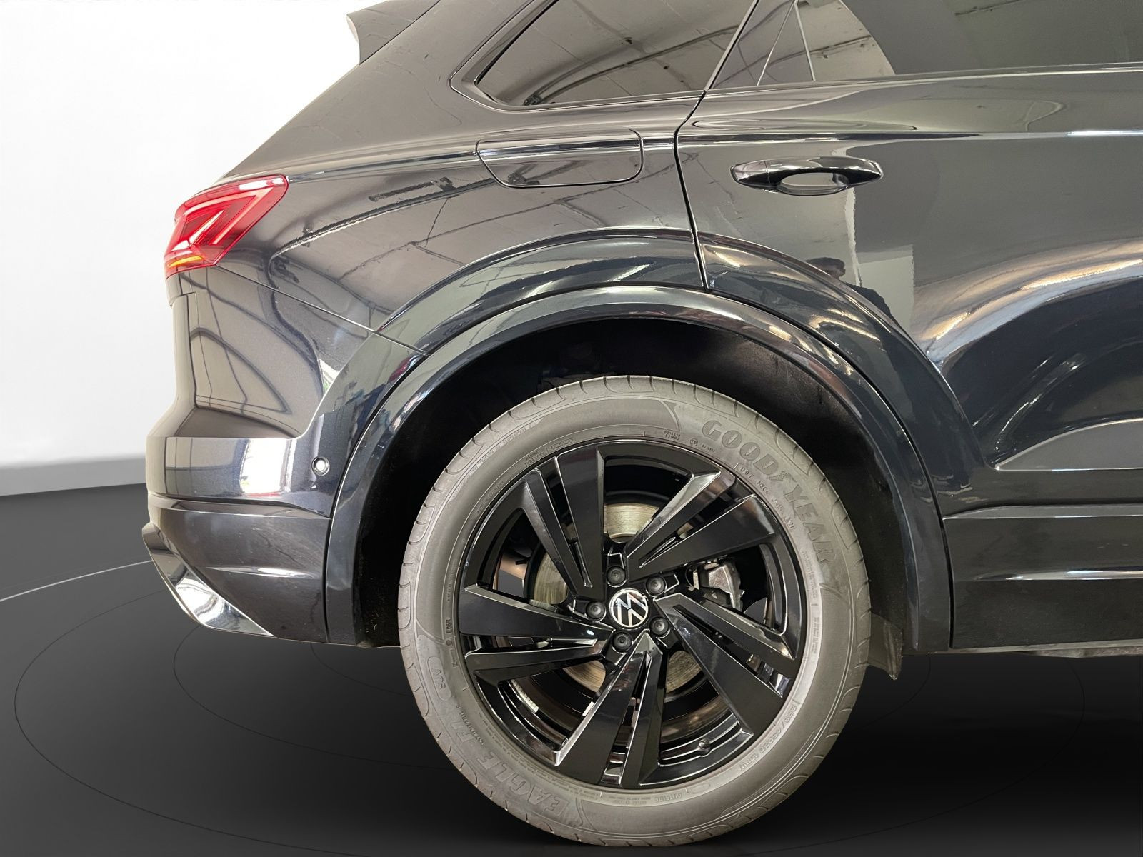 Volkswagen - Touareg_16