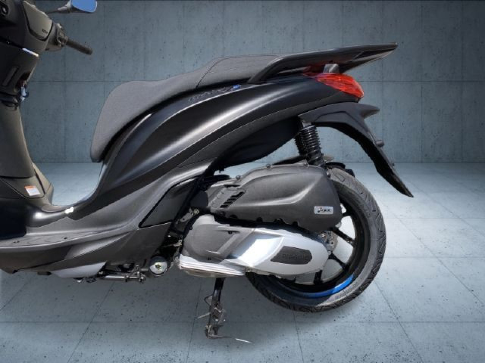 Piaggio - _18