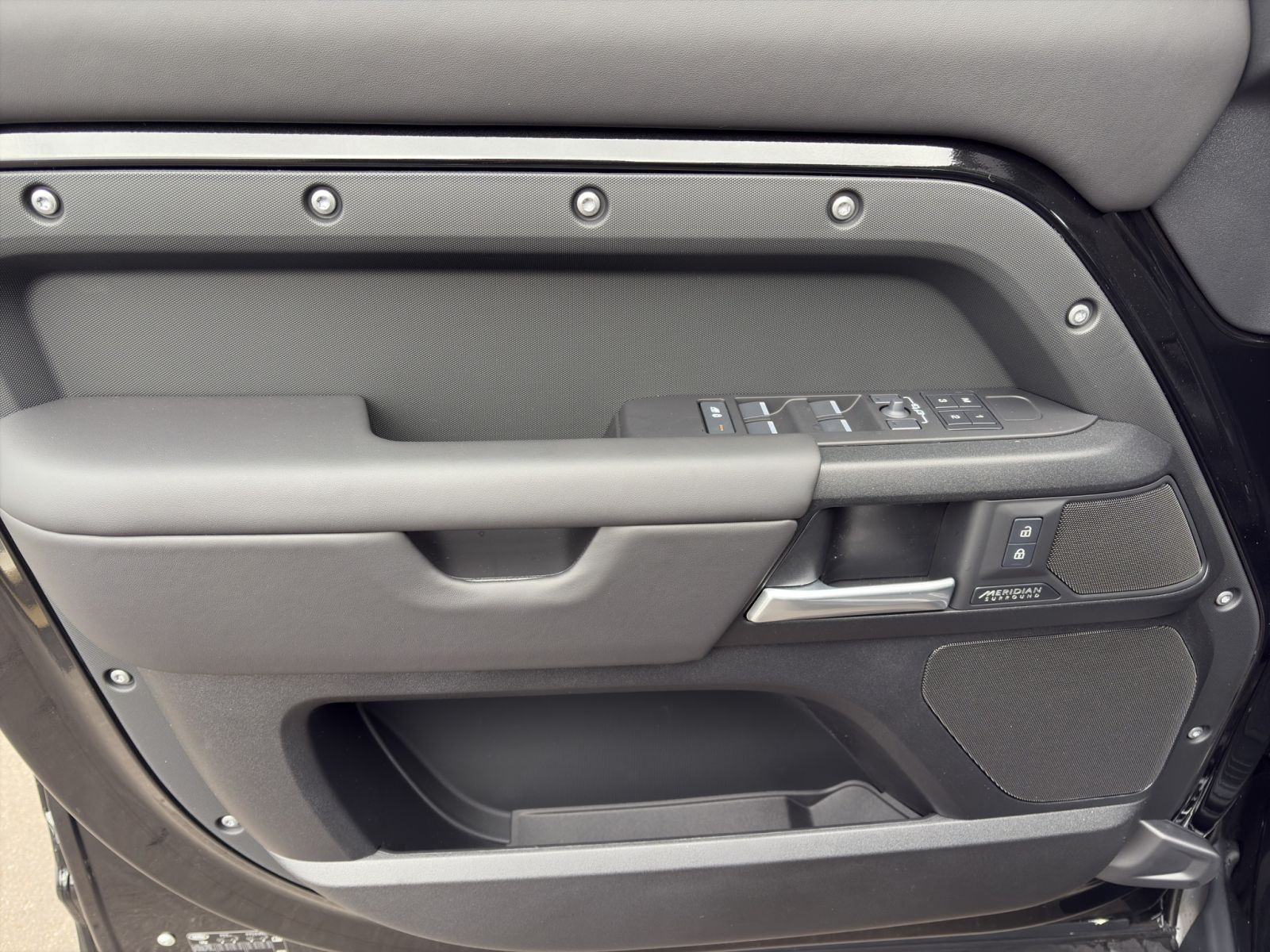 Land Rover - Defender_12