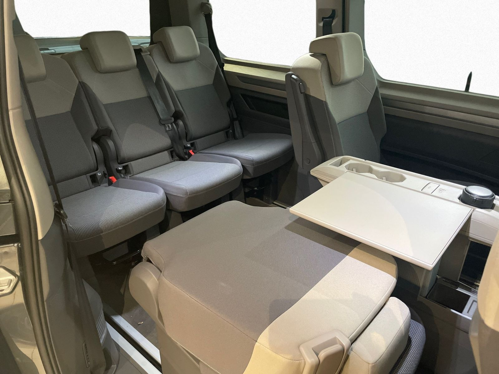 Volkswagen - Multivan_12