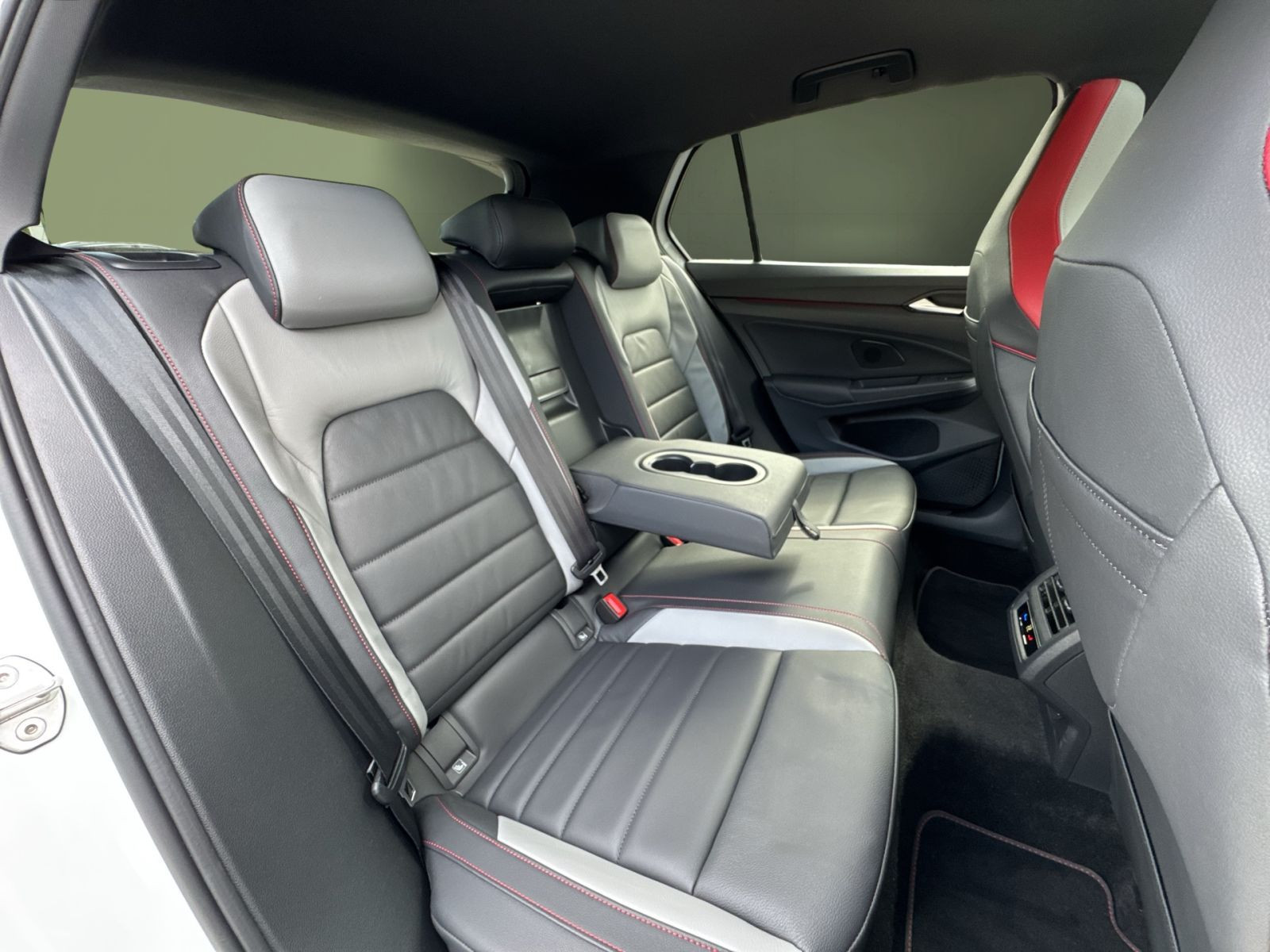 Volkswagen - Golf GTI_19