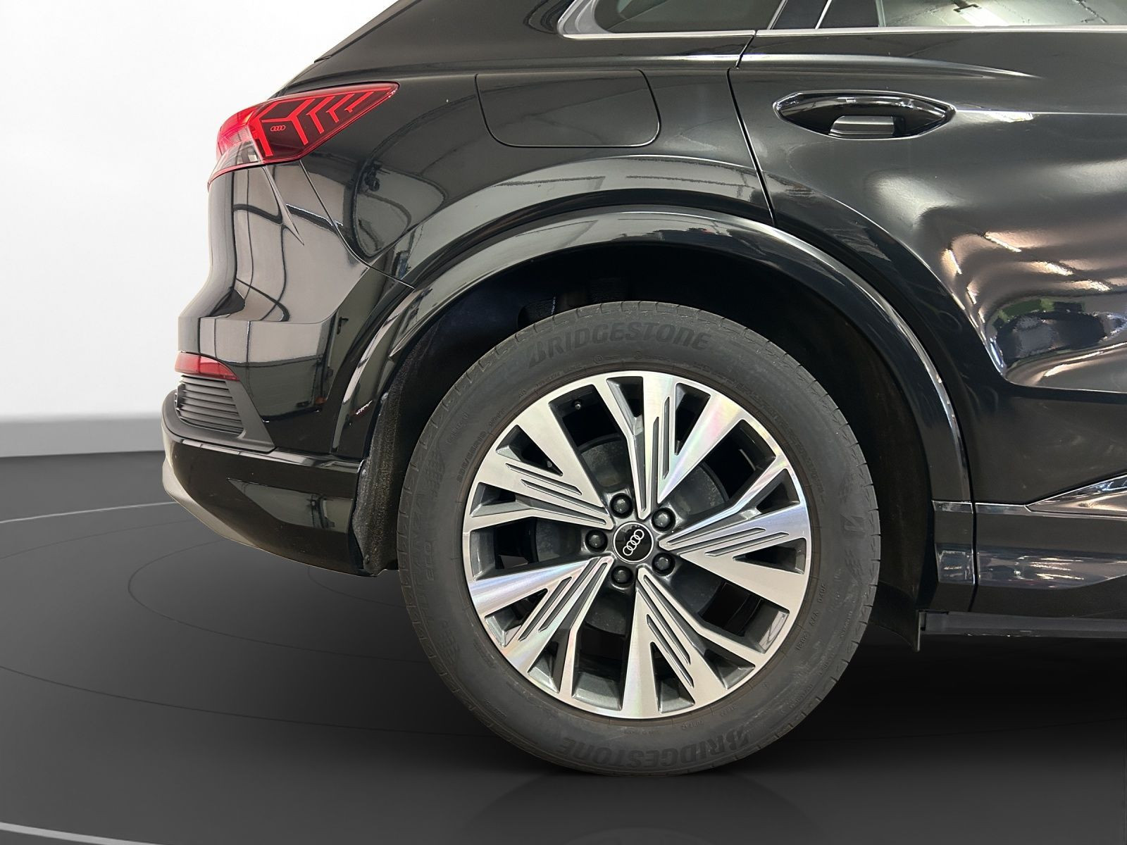 Audi - Q4 e-tron_16