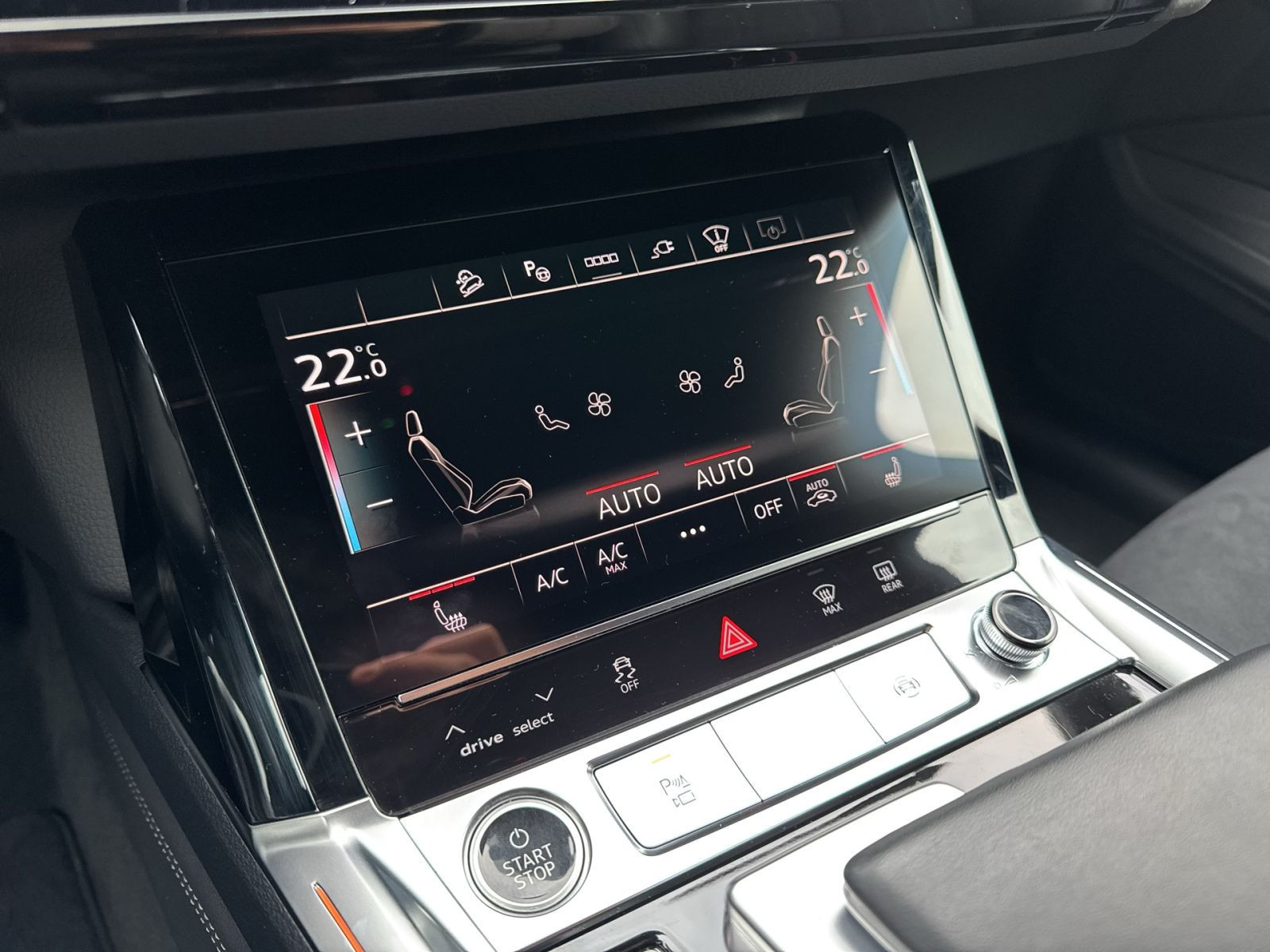 Audi - Q8 e-tron_25