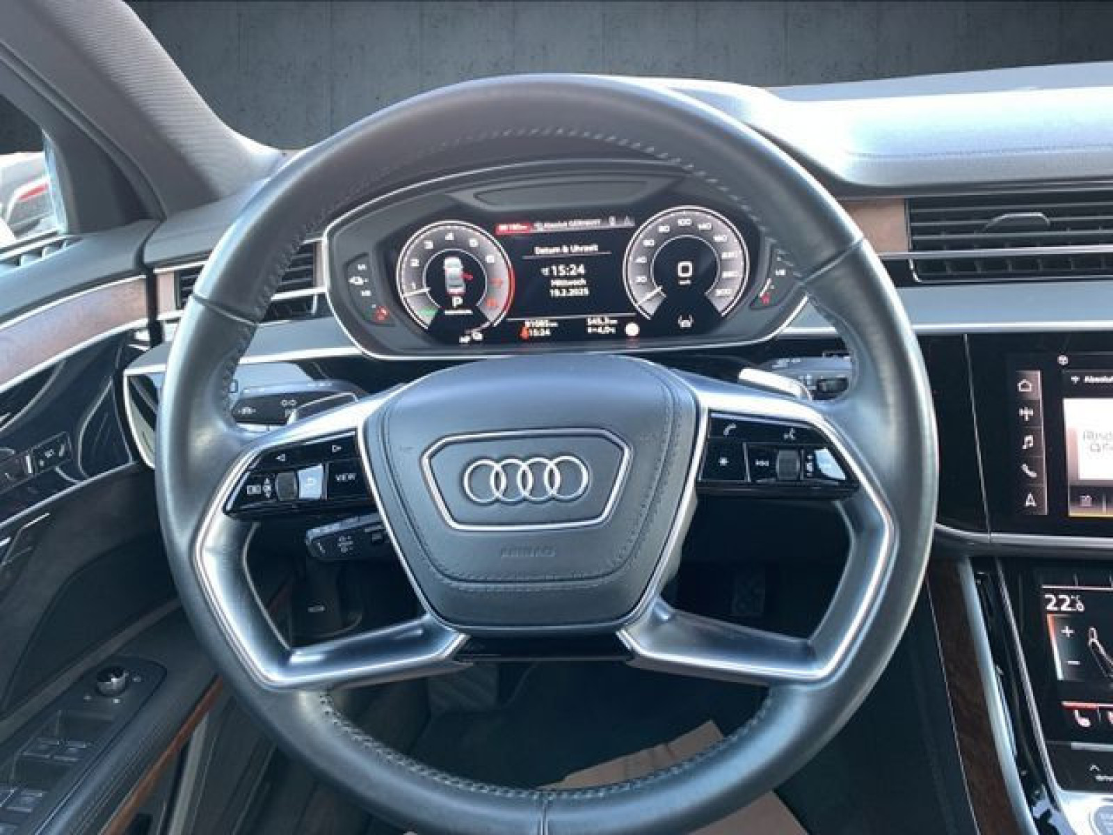 Audi - A8_24