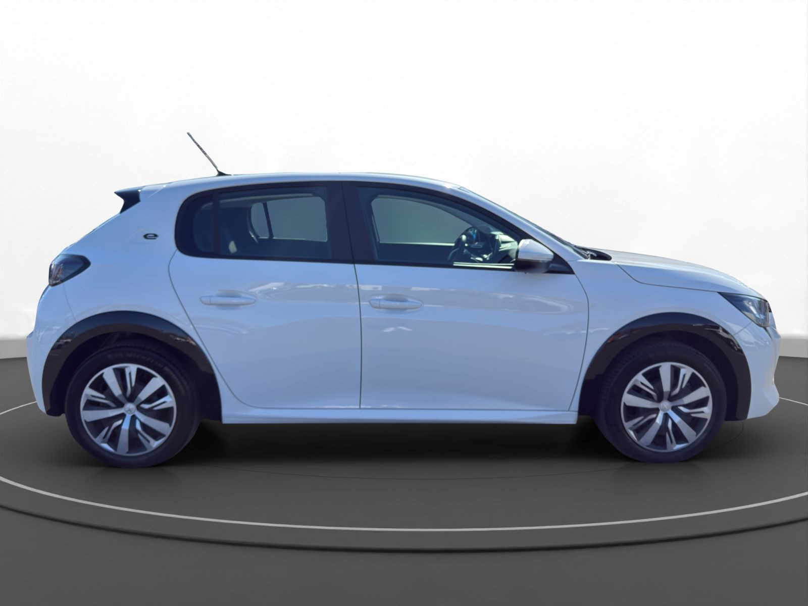 Peugeot - 208_4