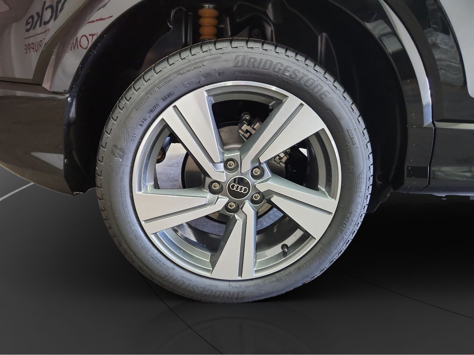 Audi - Q2_12