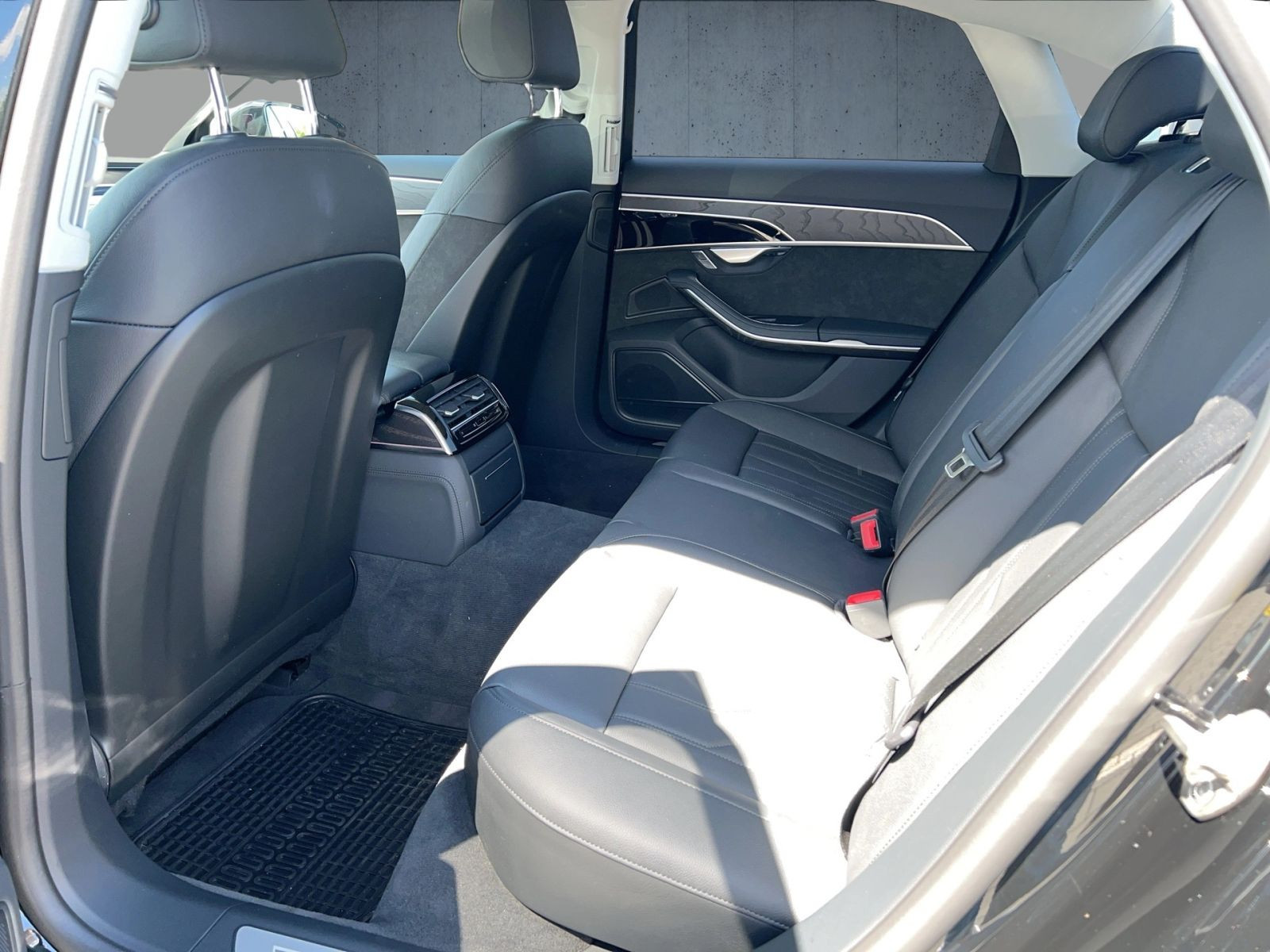 Audi - A8_14