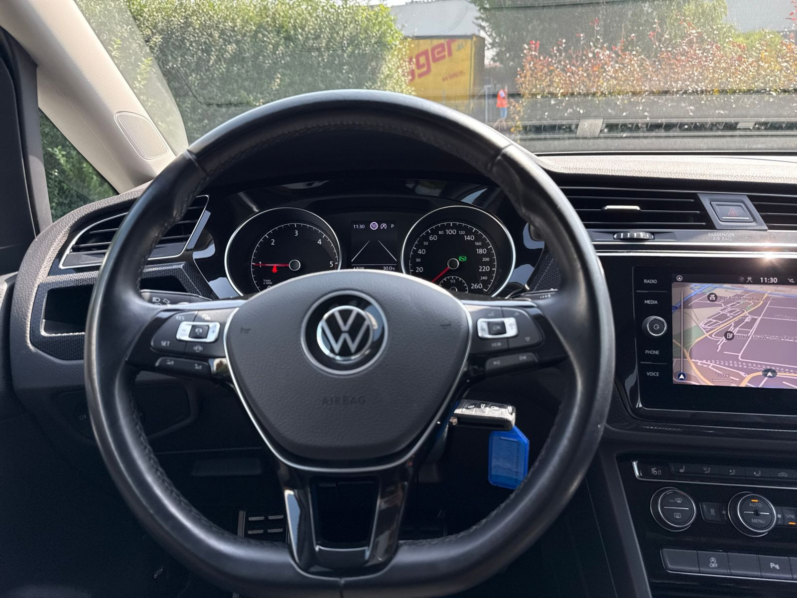 Volkswagen - Touran_11