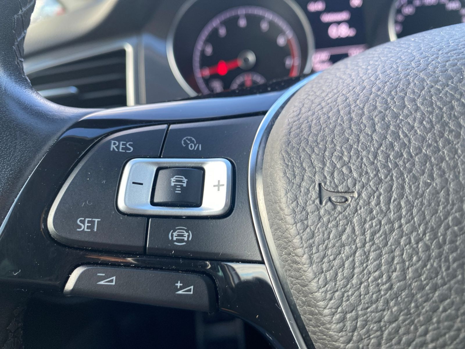 Volkswagen - Golf Sportsvan_15