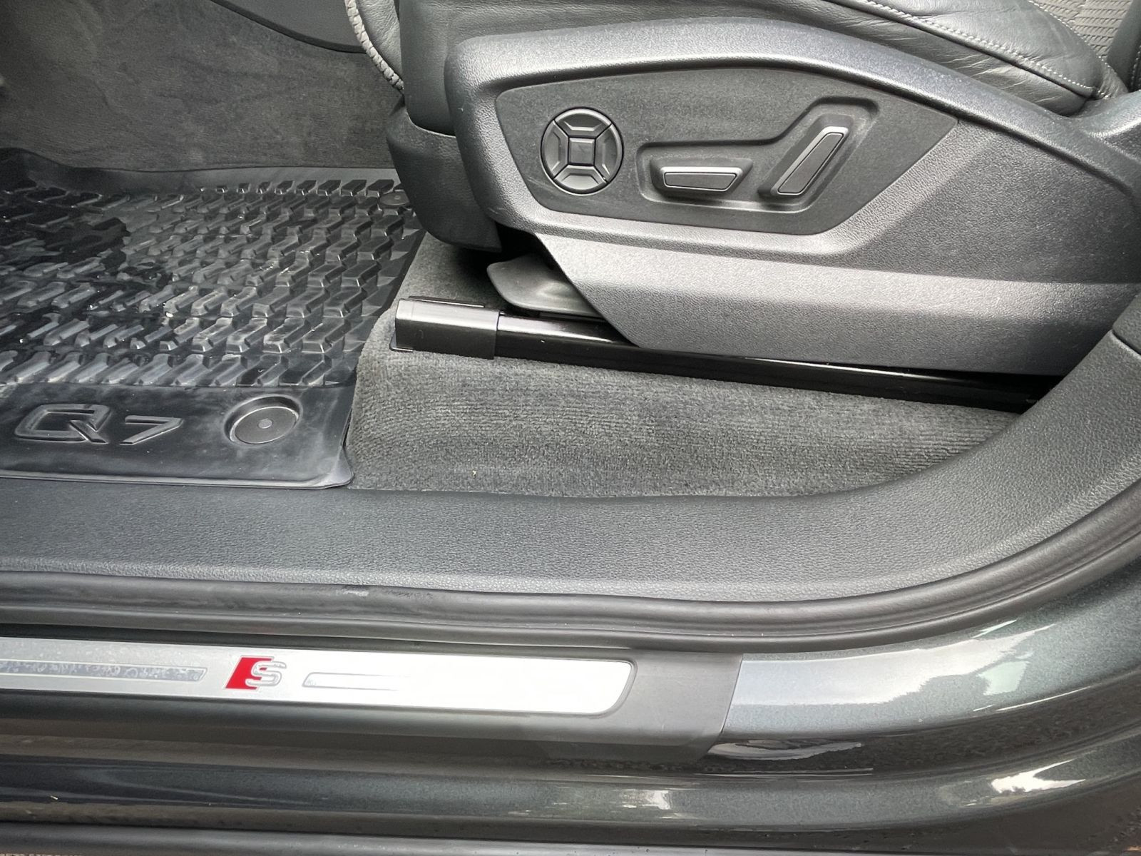 Audi - Q7_24
