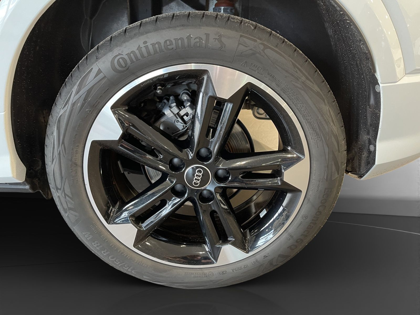 Audi - Q2_14
