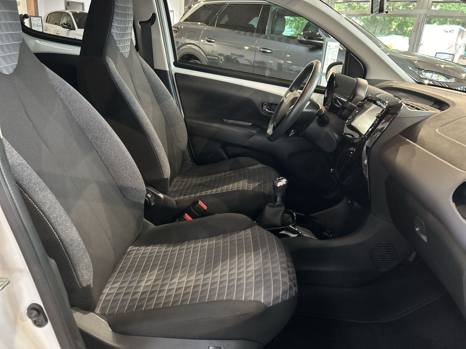 Peugeot - 108_6