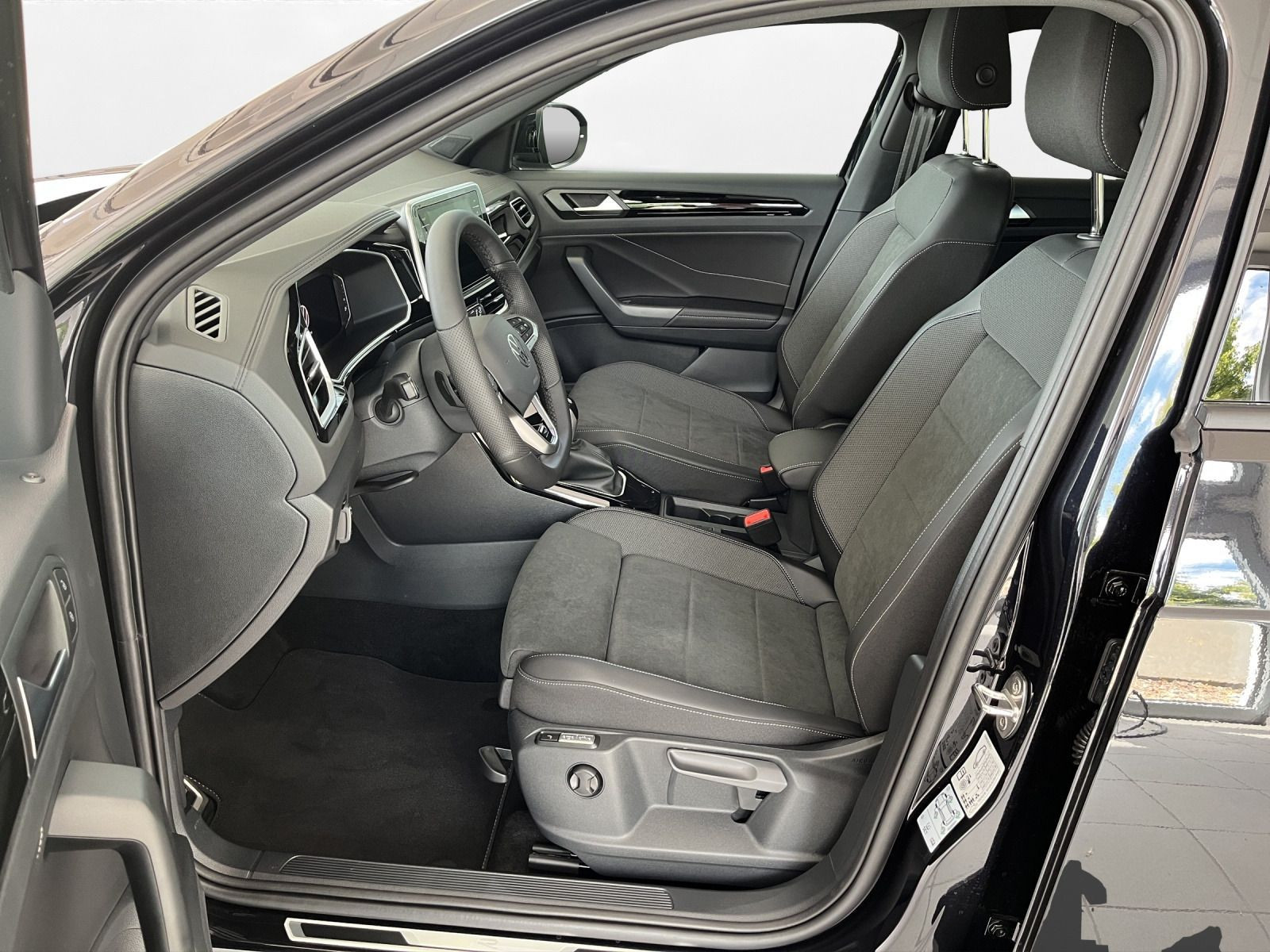 Volkswagen - T-Roc_4