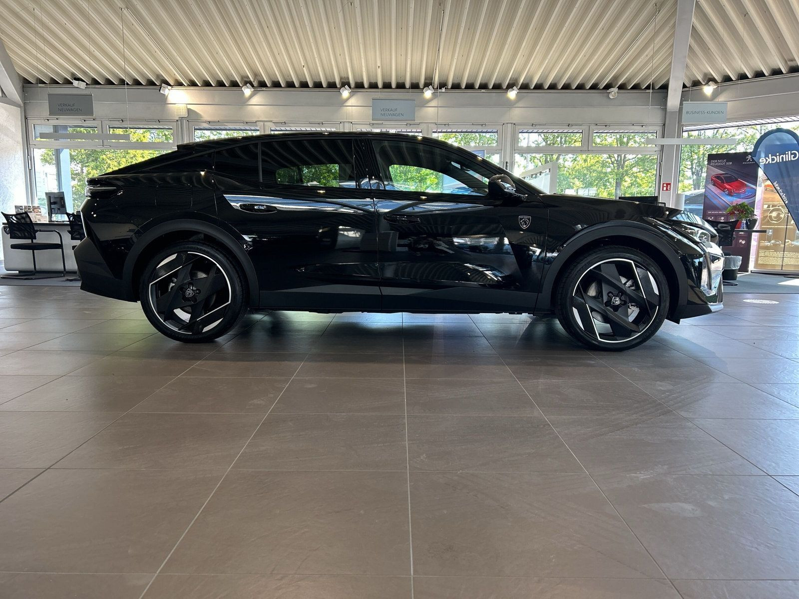 Peugeot - 408_5