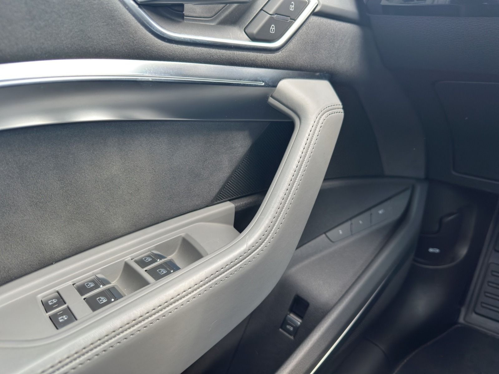 Audi - e-tron Sportback_11
