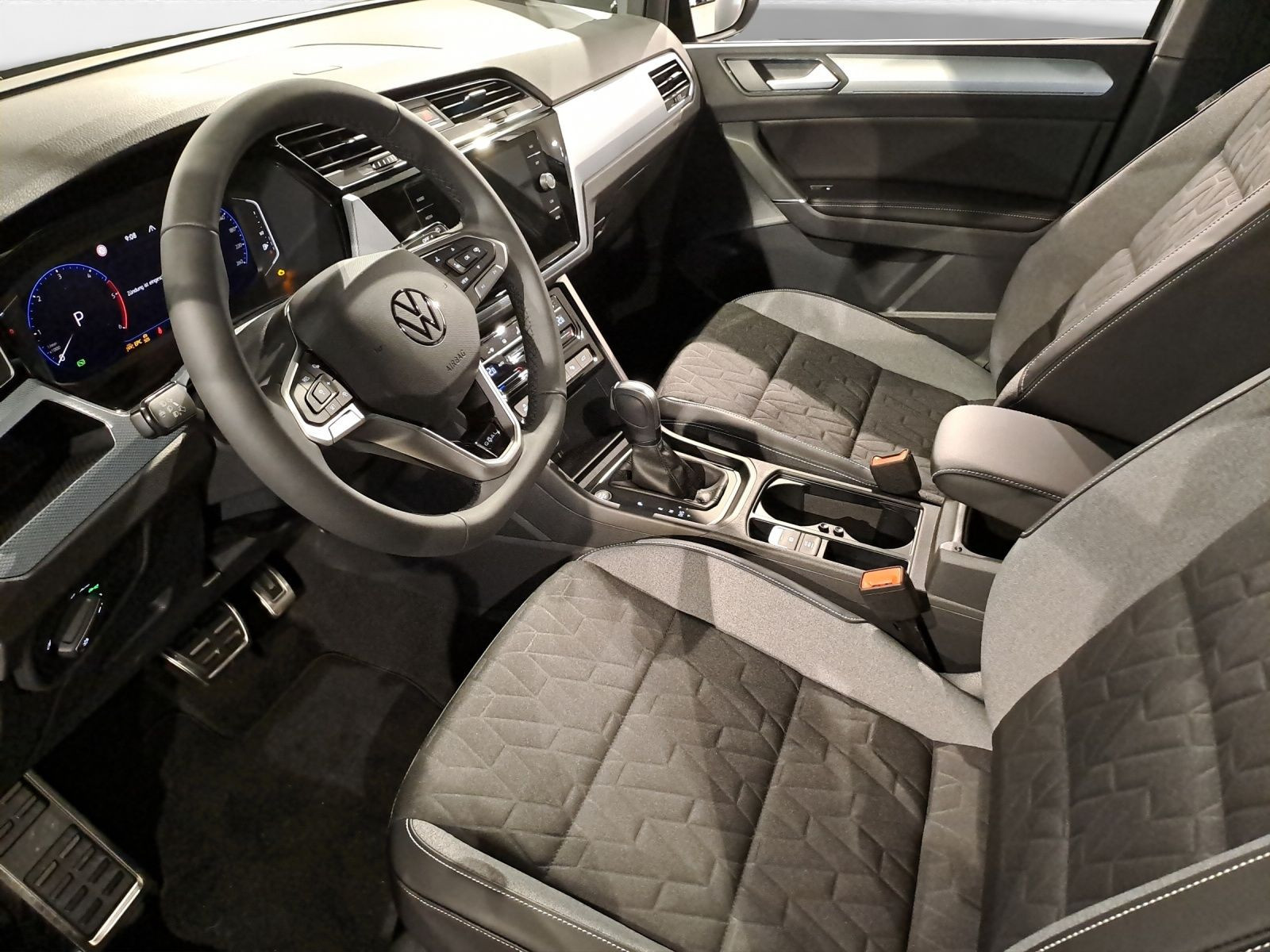 Volkswagen - Touran_8