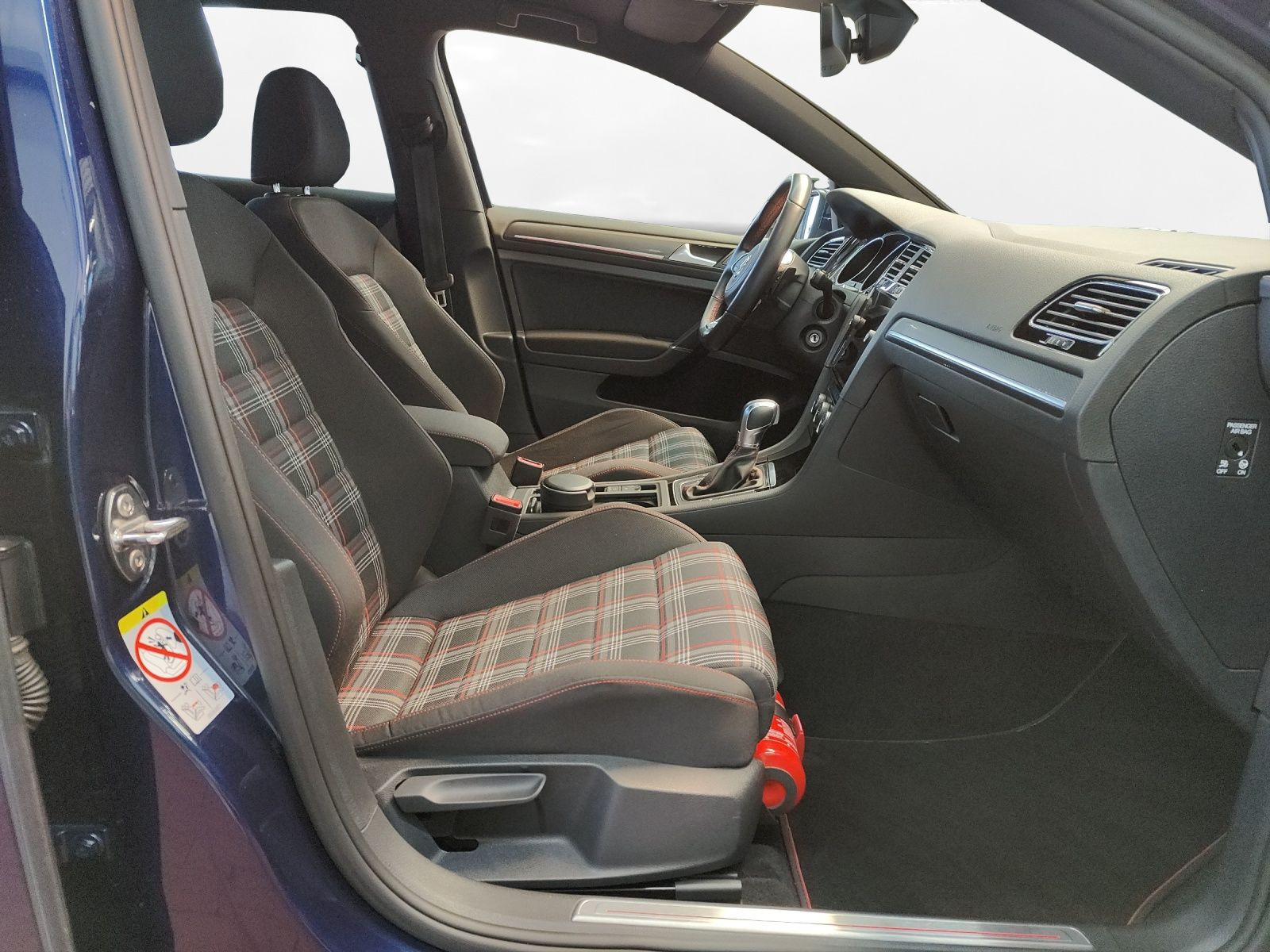 Volkswagen - Golf GTI_10