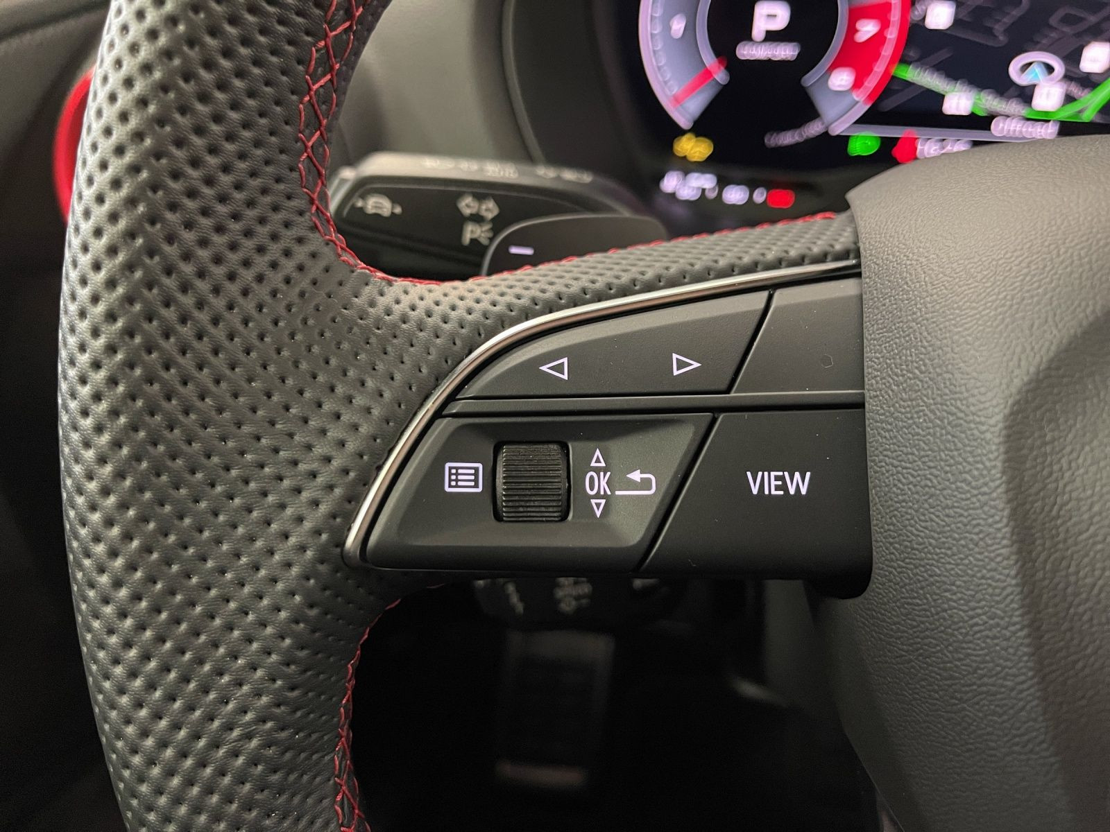Audi - Q2_24