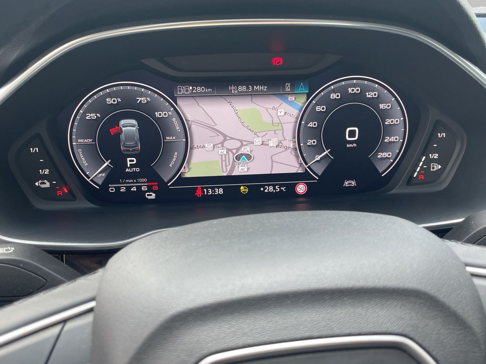 Audi - Q3_13