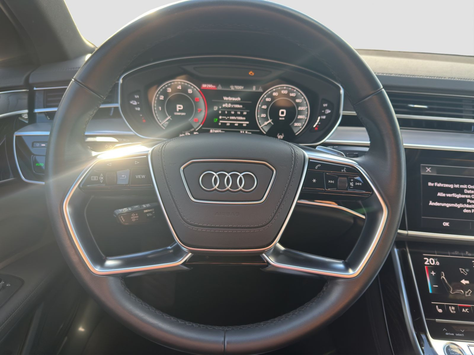 Audi - A8_9