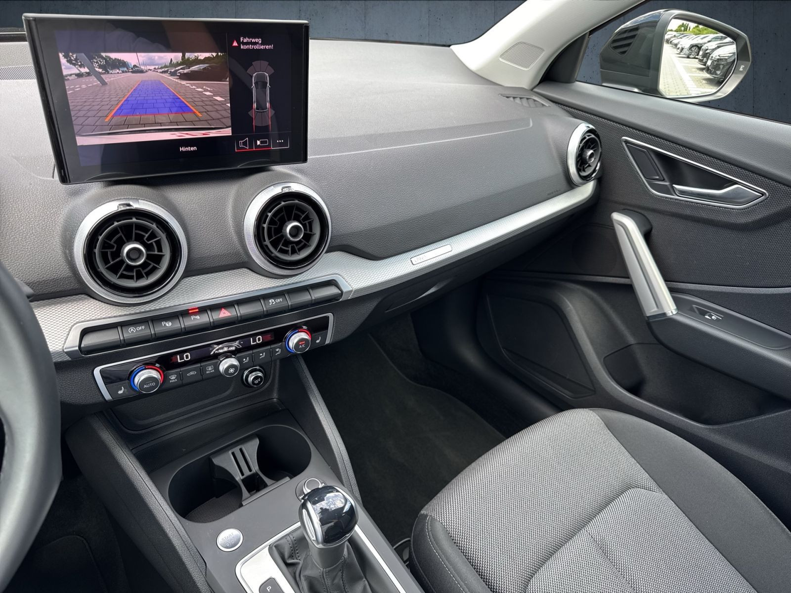 Audi - Q2_25