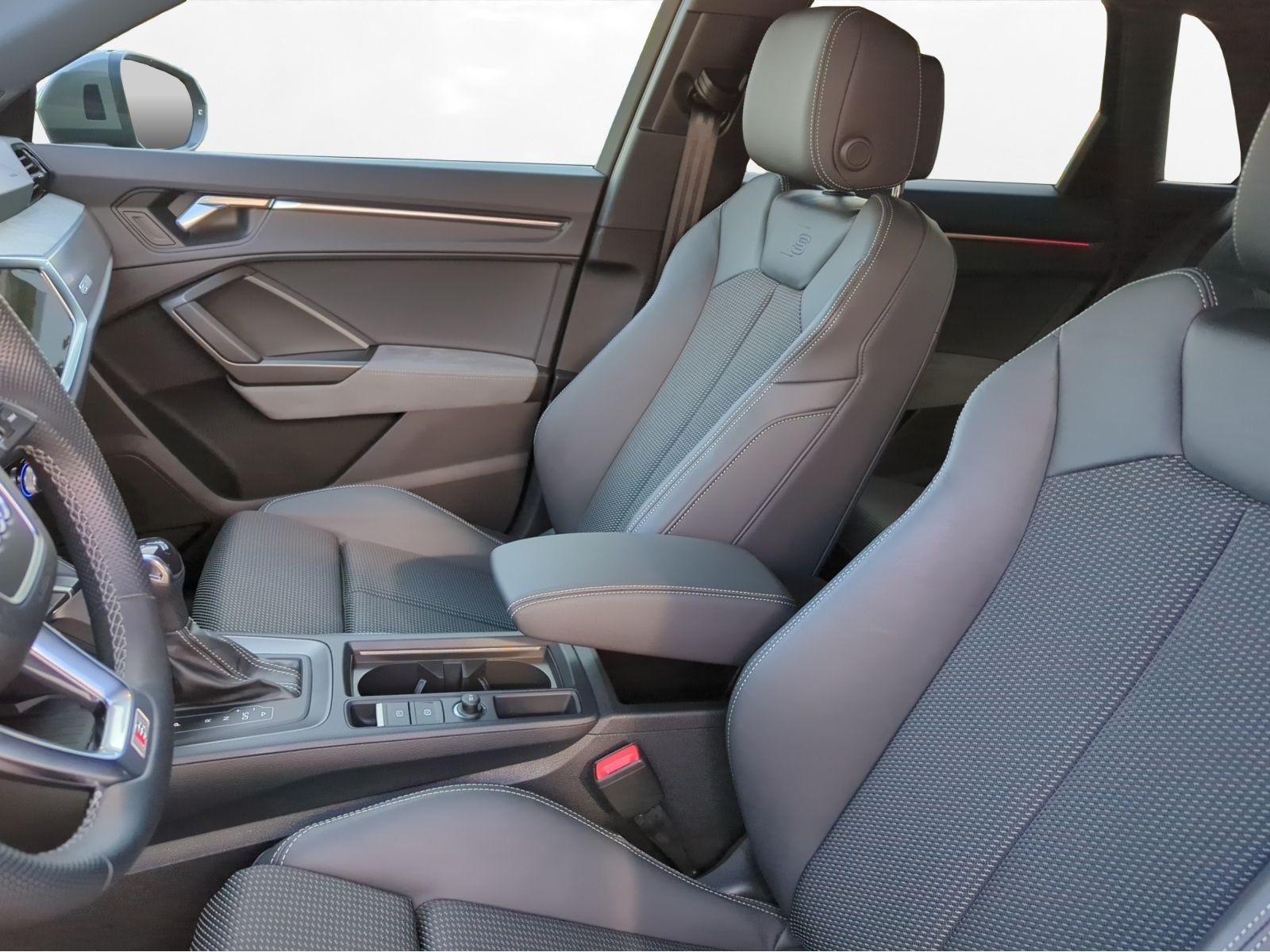 Audi - Q3_4