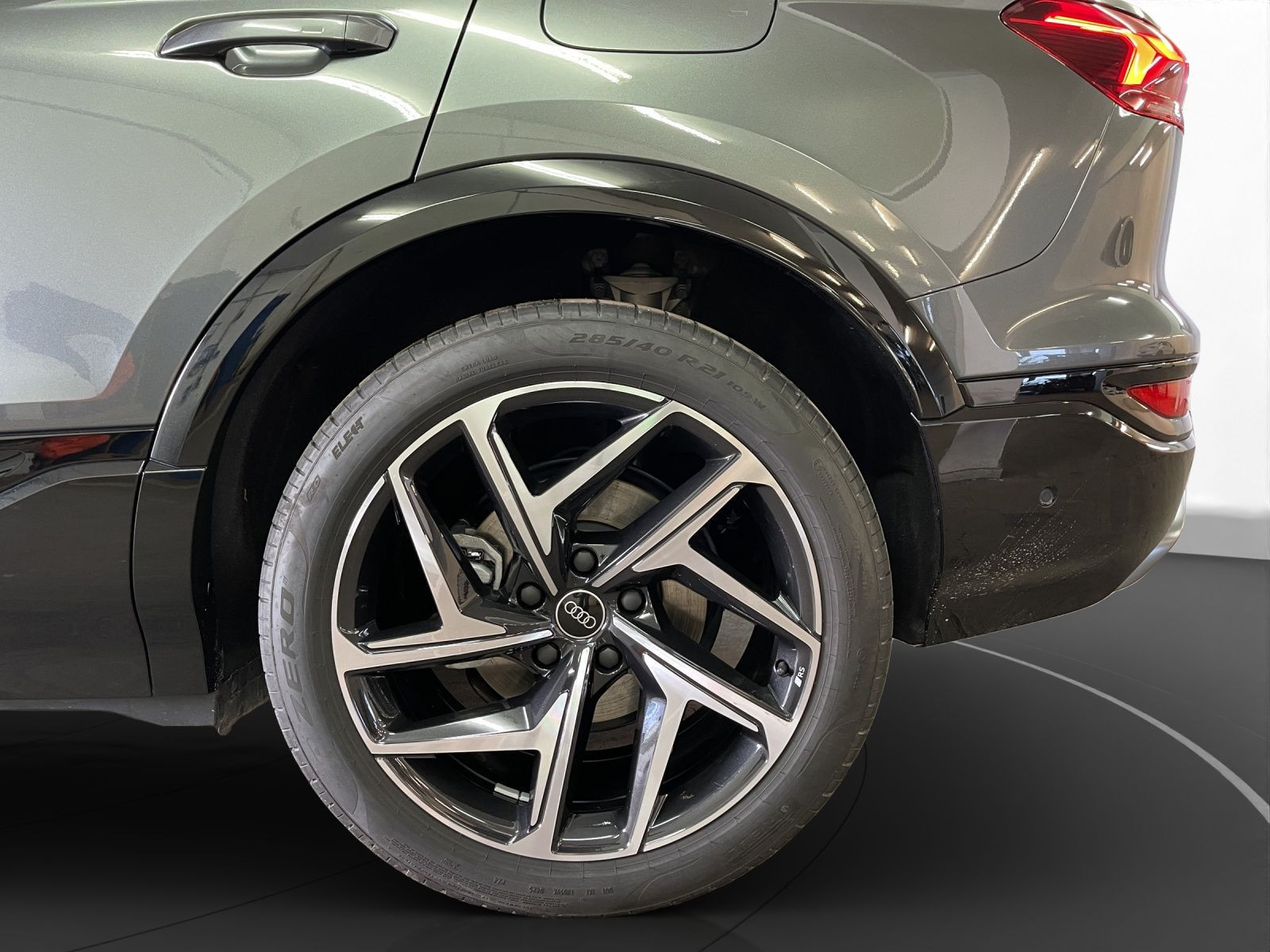Audi - Q6 SUV e-tron_14