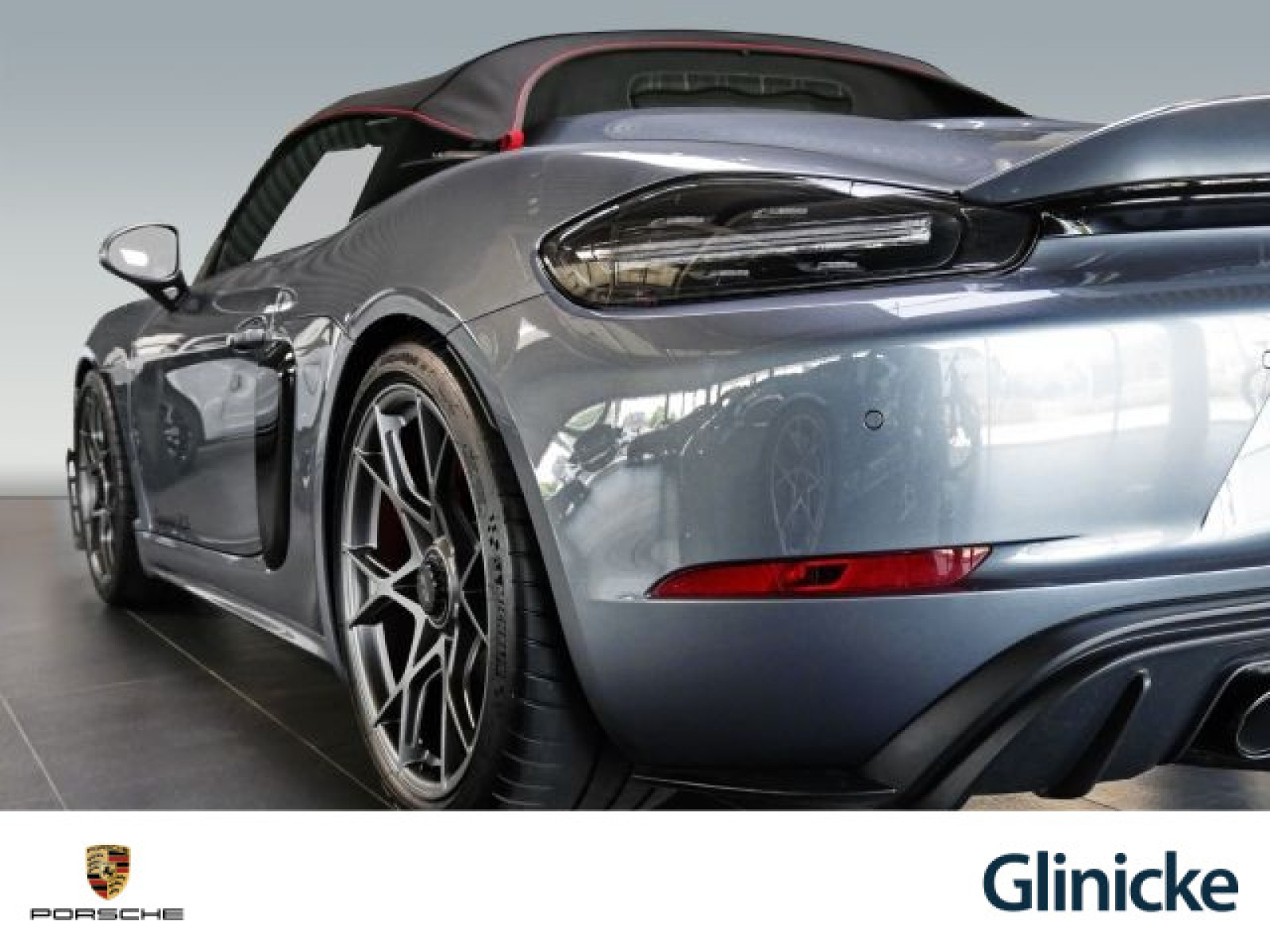 Porsche - 718 Spyder_25