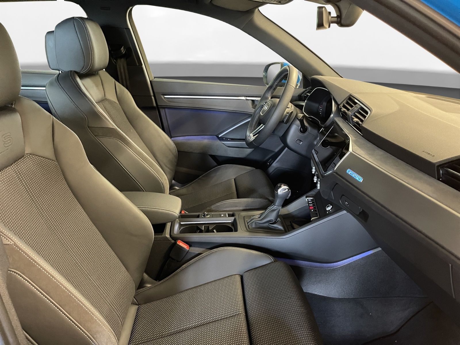 Audi - Q3_18