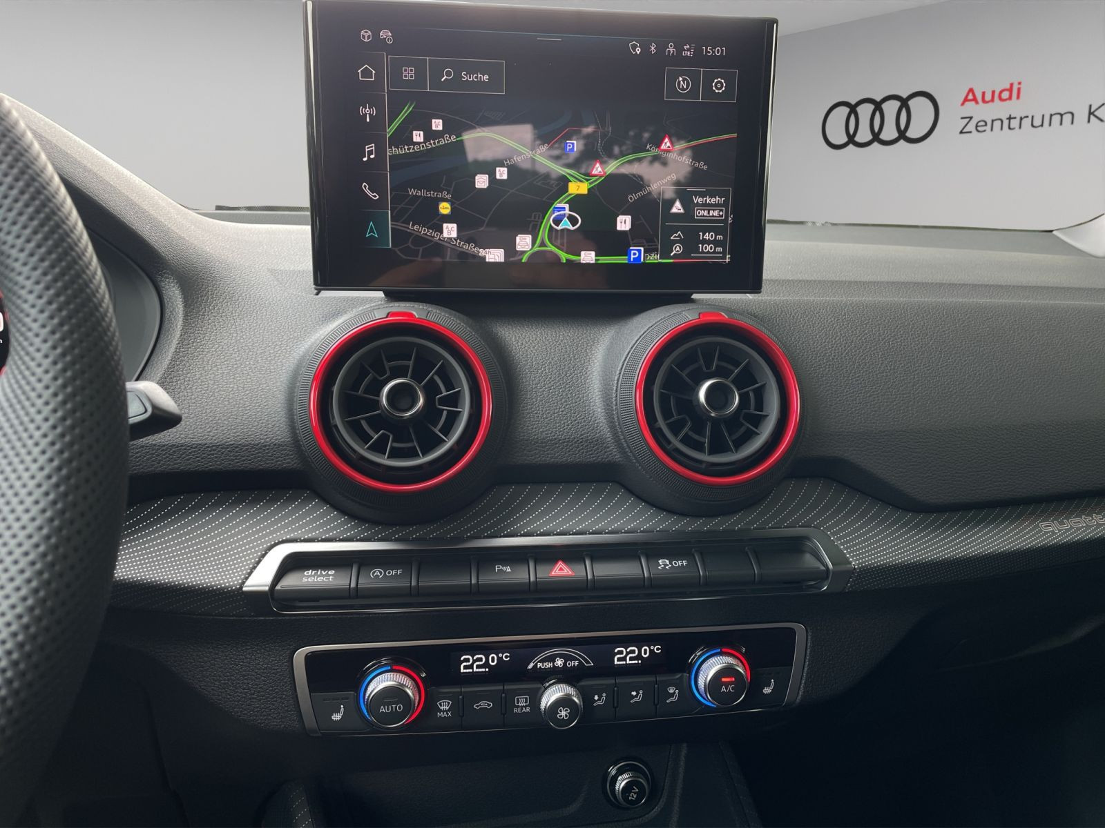 Audi - Q2_14