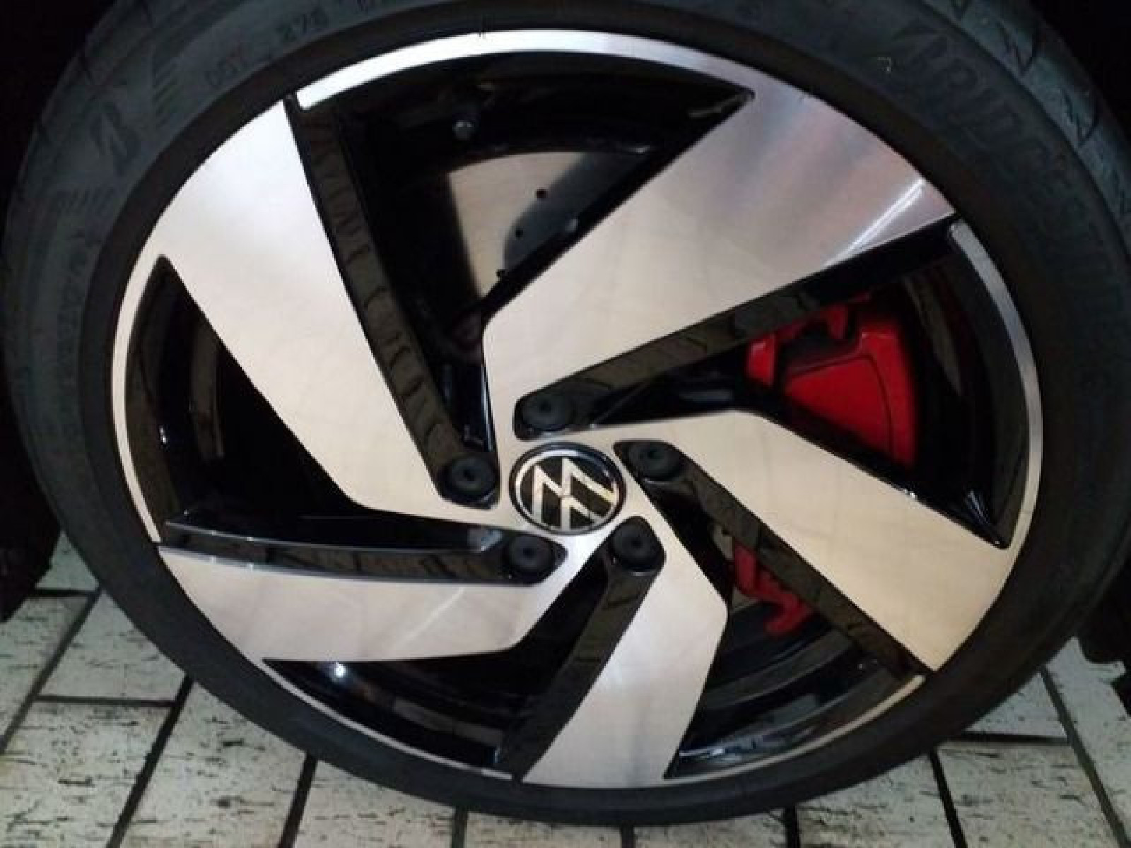 Volkswagen - Golf GTI_8