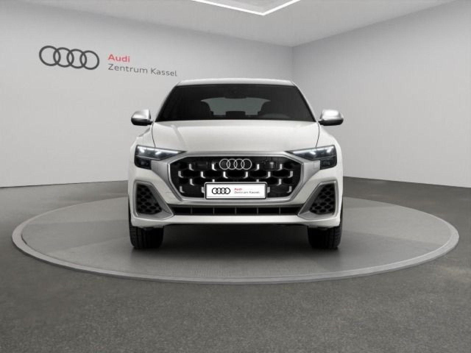 Audi - SQ8_6
