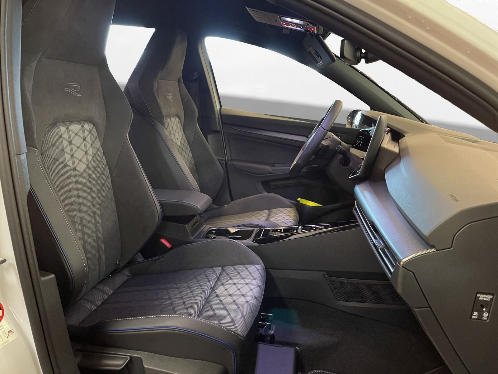 Volkswagen - Golf_9