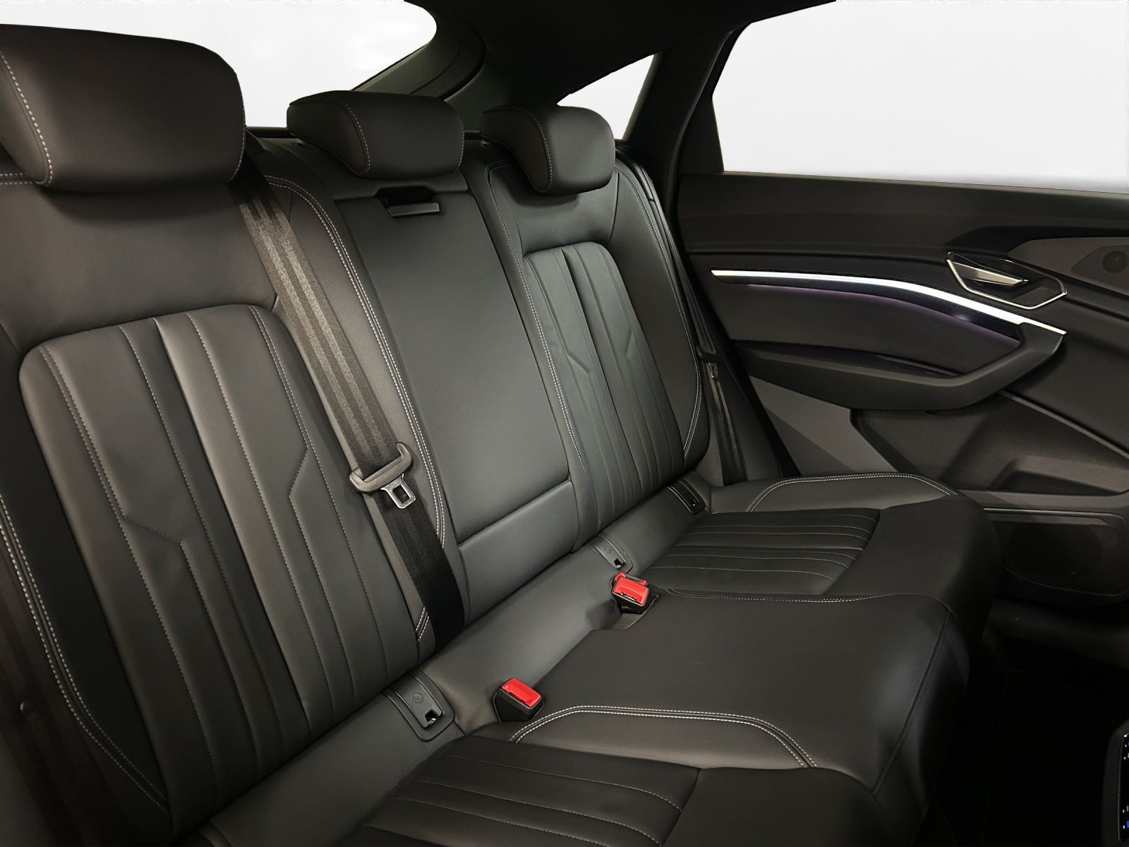 Audi - Q8 Sportback e-tron_17