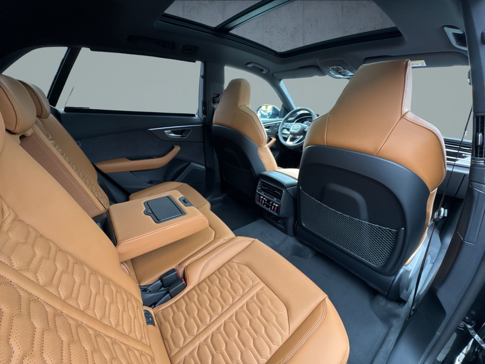 Audi - RS Q8_18