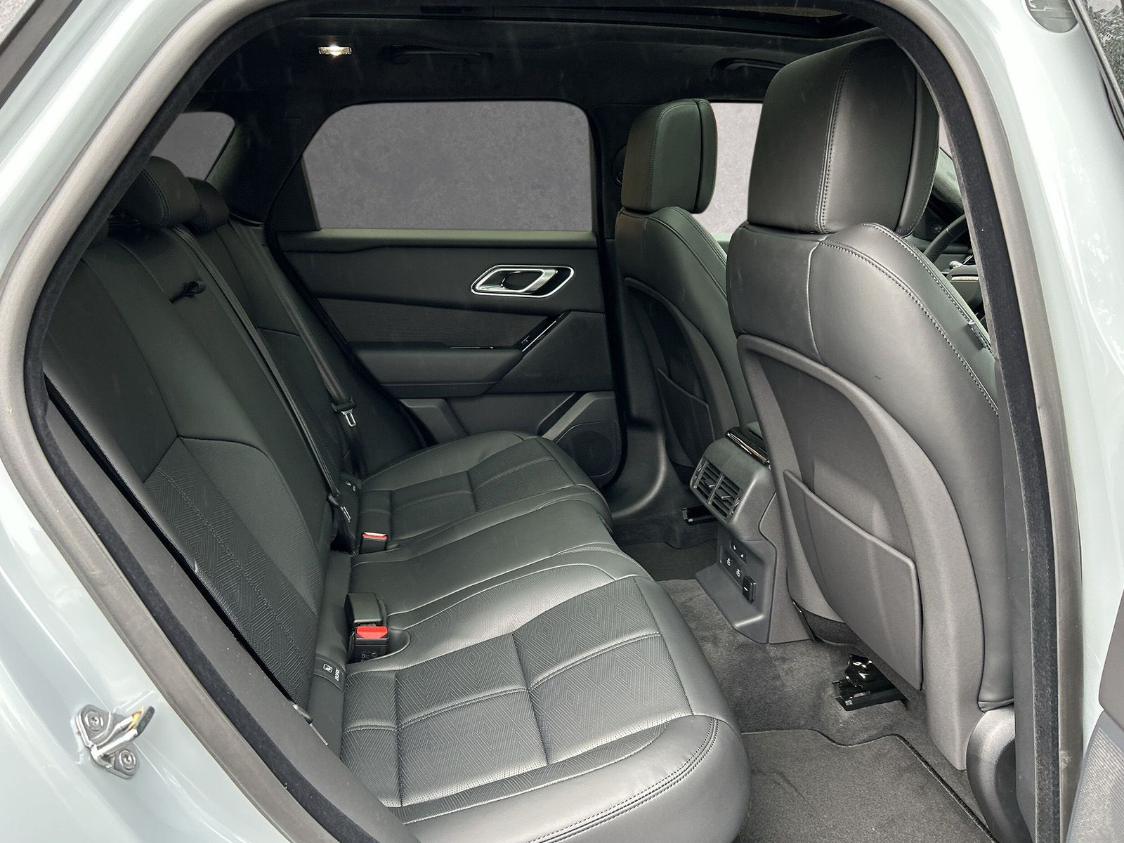 Land Rover - Range Rover Velar_5 Land Rover - Range Rover Velar_5