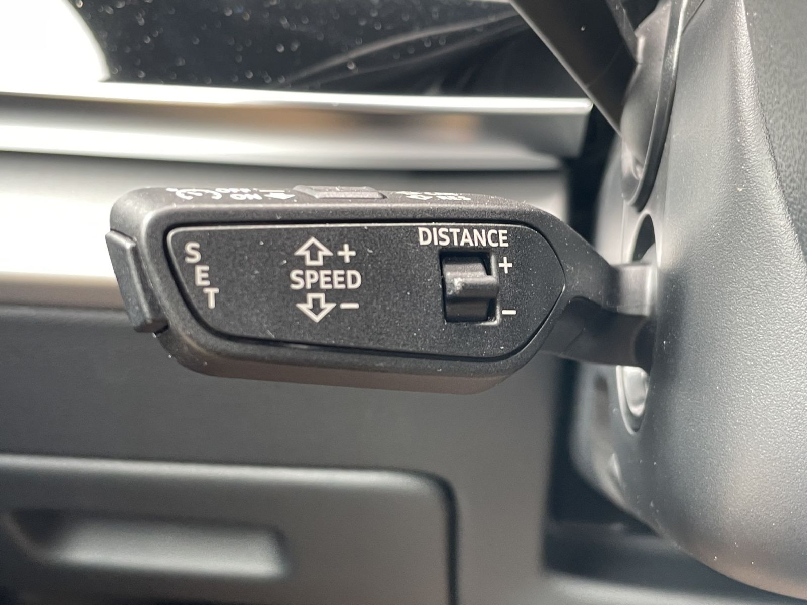 Audi - Q8_23