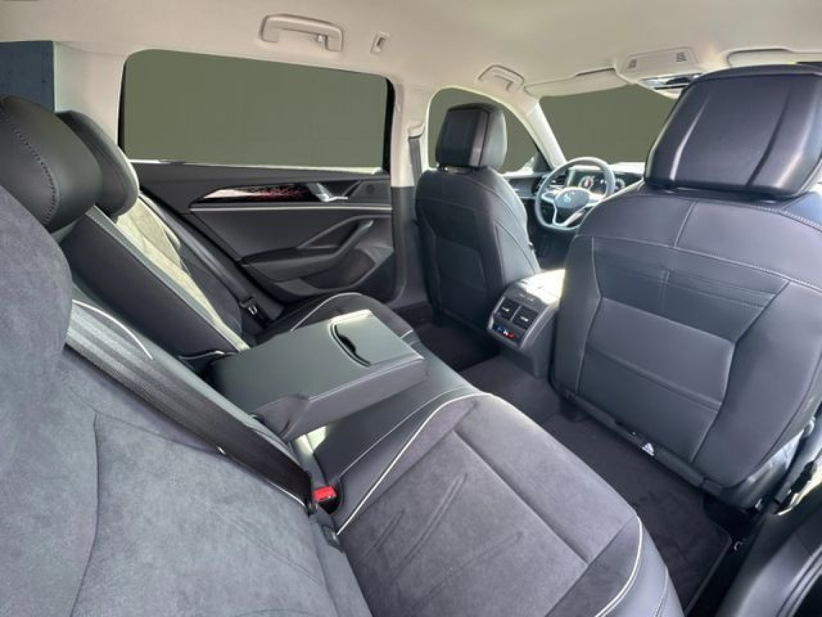 Volkswagen - Passat_21