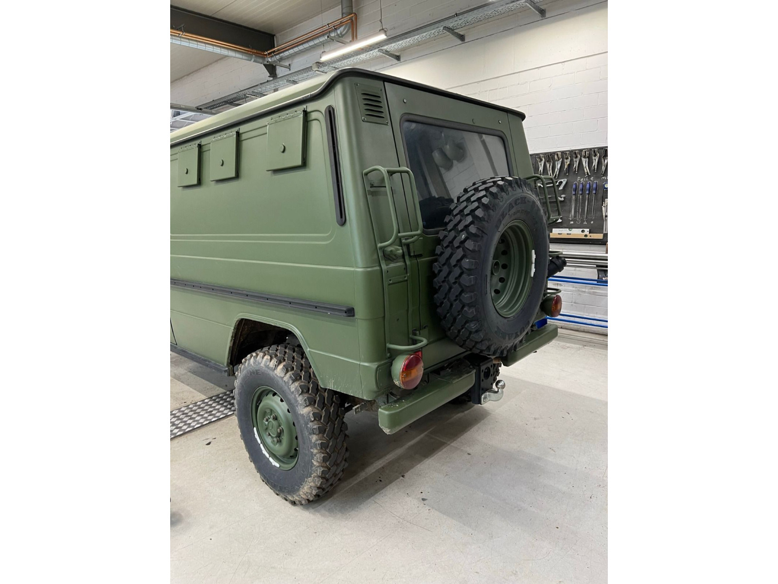 Mercedes-Benz - 240_13
