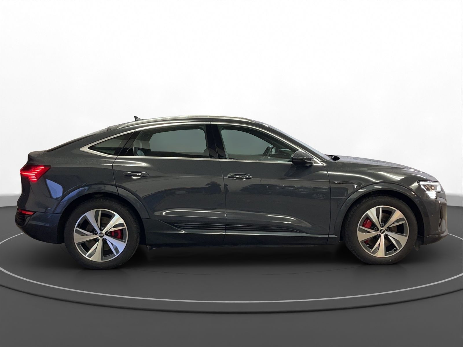 Audi - Q8 Sportback e-tron_6