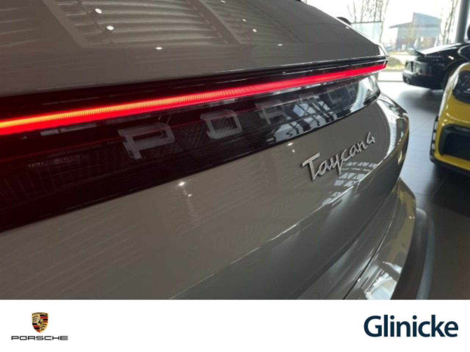 Porsche - Taycan_18