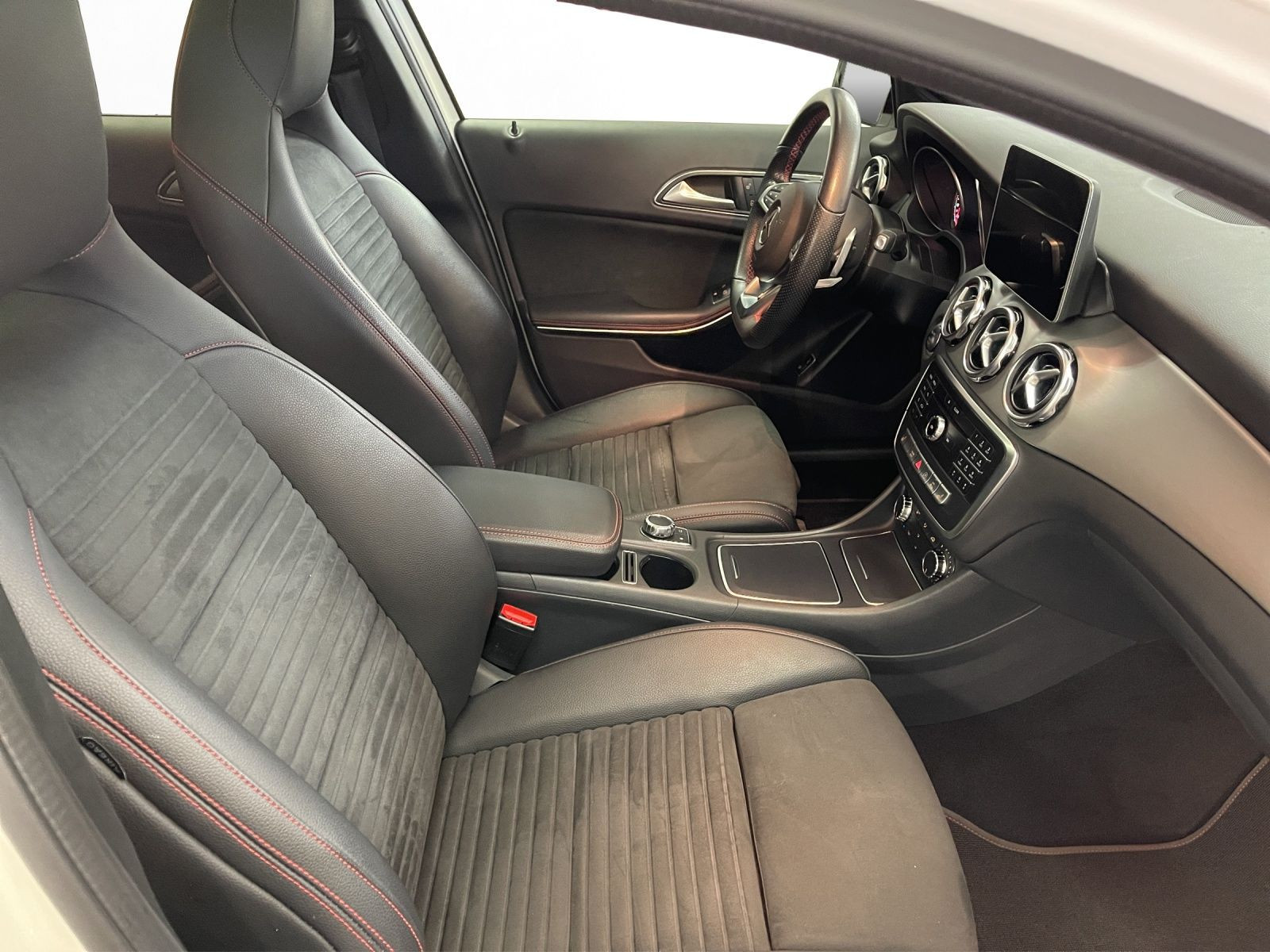 Mercedes-Benz - GLA 200_16