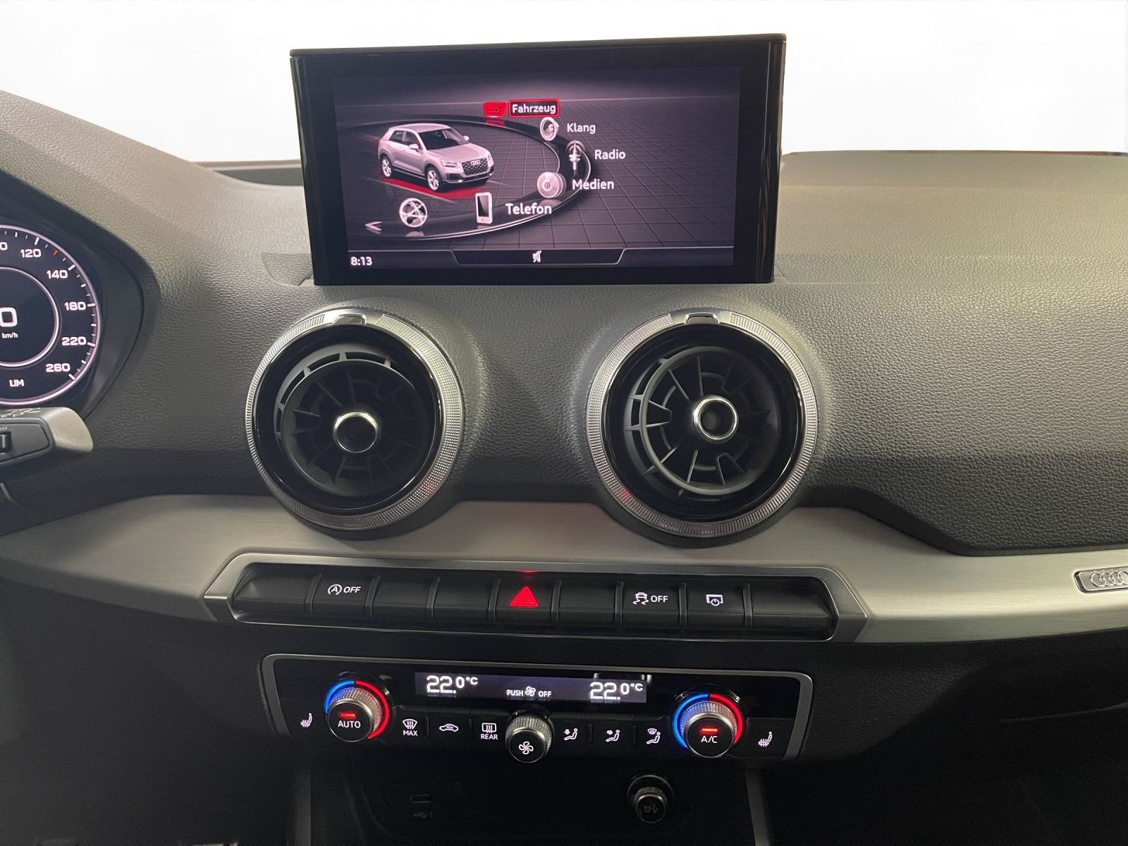 Audi - Q2_8