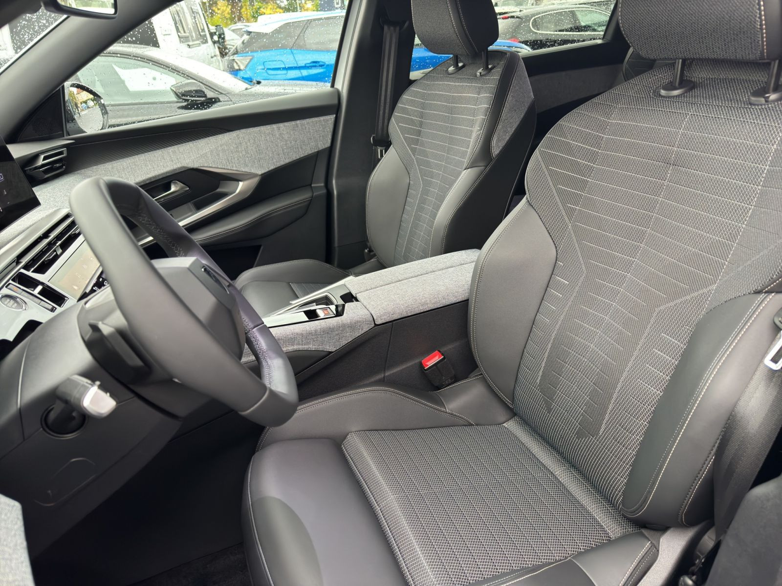 Peugeot - 5008_16