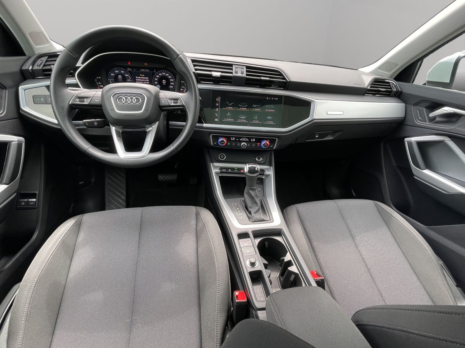 Audi - Q3_17