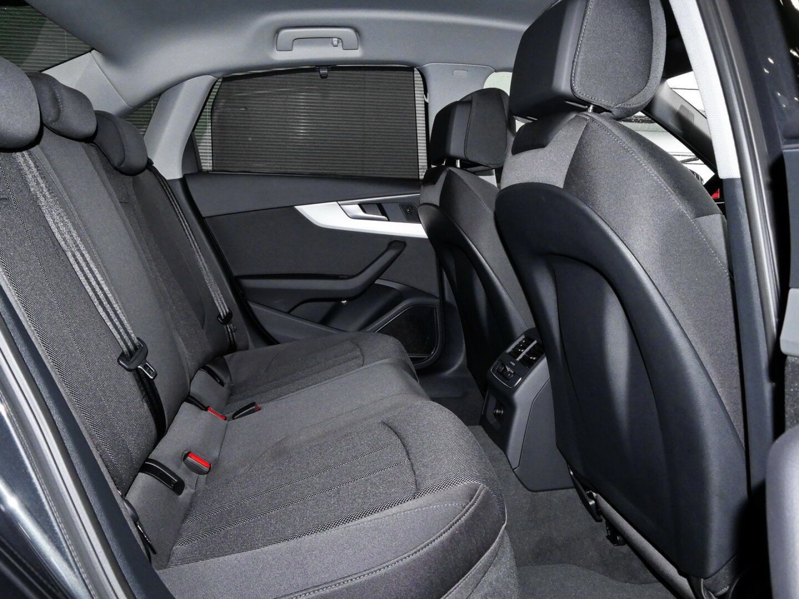 Audi - A4_9